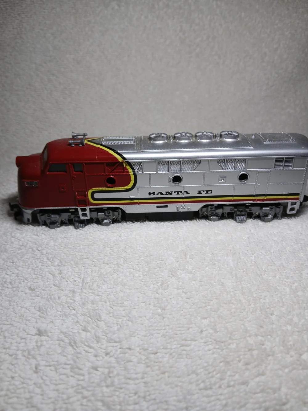 Santa Fe Red & Silver Toy Train Locomotive - Classic Rail Engine.